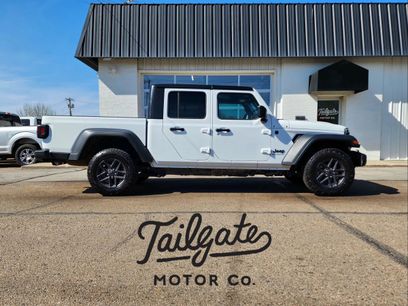 Used 2025 Jeep Gladiator Sport