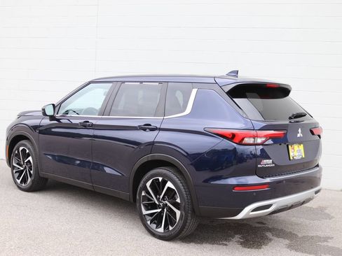 Used 2022 Mitsubishi Outlander SE AWD/4WD image 2