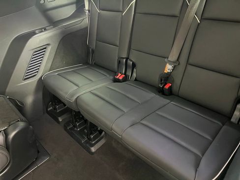 Used 2025 Cadillac Escalade Premium Luxury image 28