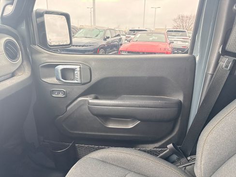 Used 2024 Jeep Gladiator Sport image 23