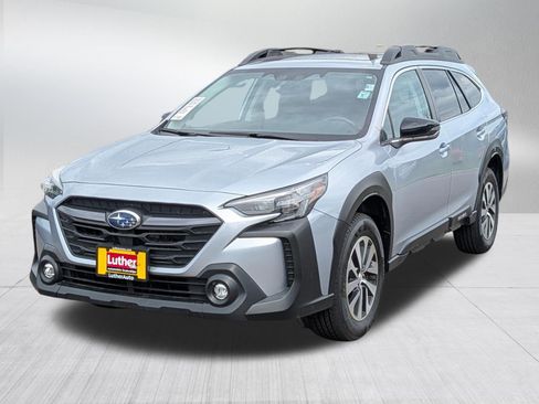 Used 2023 Subaru Outback Premium AWD/4WD image 3