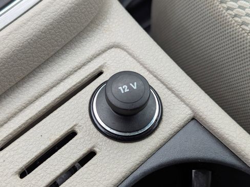 Used 2017 Volkswagen Golf S image 19