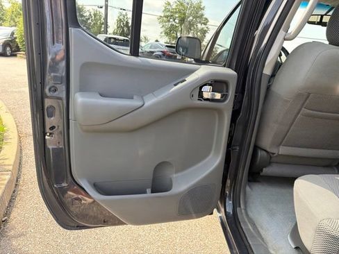 Used 2014 Nissan Frontier SV w/ SV Value Truck Package AWD/4WD image 20