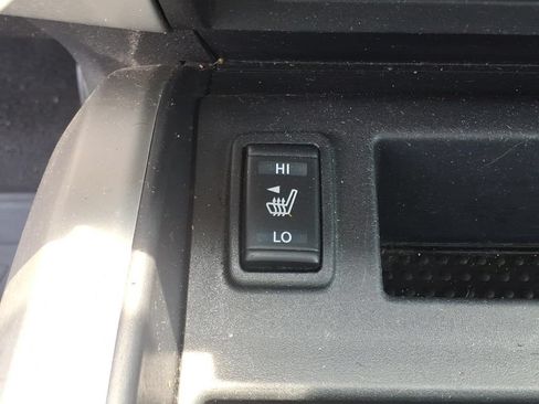Used 2020 Nissan Titan SV w/ SV Convenience Package AWD/4WD image 14