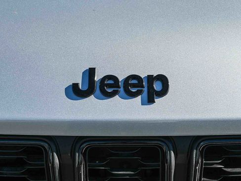 New 2025 Jeep Grand Cherokee Limited image 13