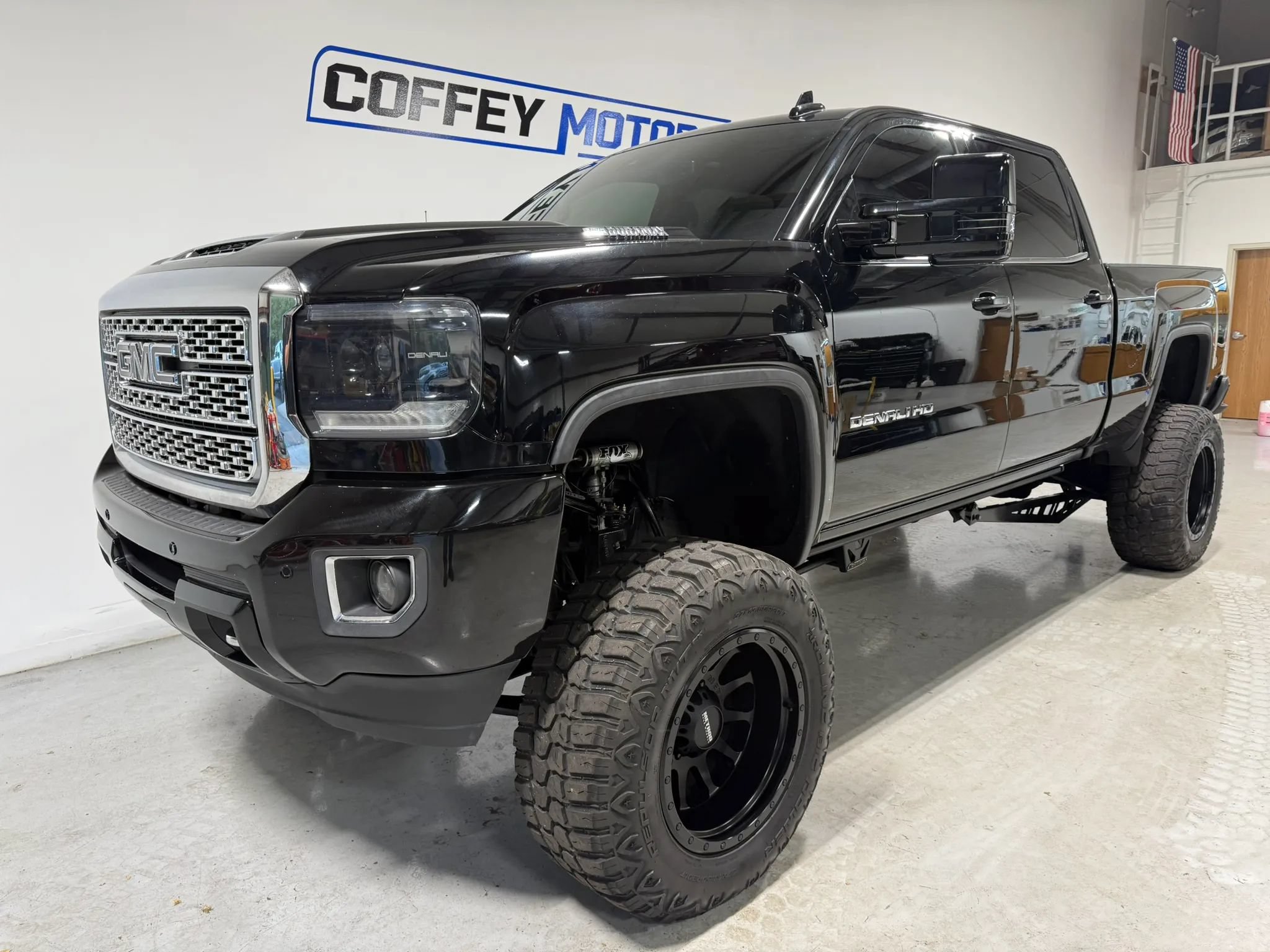 Used 2018 GMC Sierra 2500 Denali w/ Duramax Plus Package AWD/4WD image 2