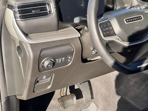 Used 2022 Jeep Wagoneer Series II image 17