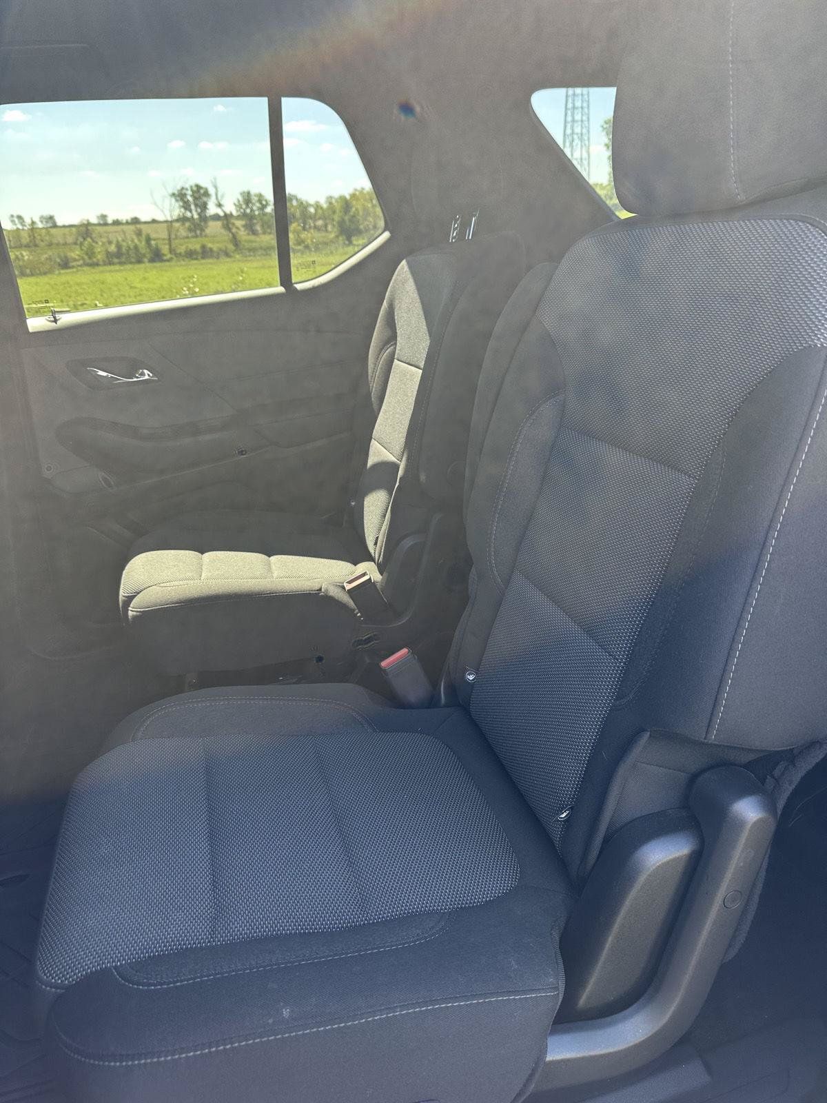 Used 2023 Chevrolet Traverse LT FWD image 37