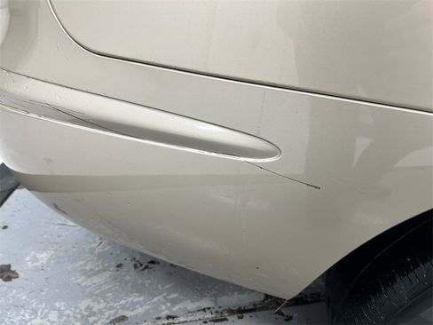 Used 2005 Buick LaCrosse CX image 32