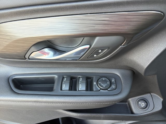 Used 2024 GMC Terrain SLE w/ Driver Convenience Package FWD image 19