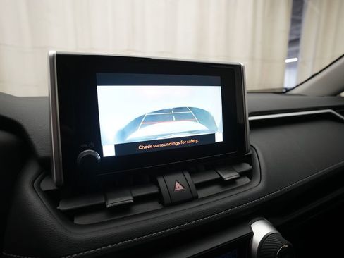 Used 2025 Toyota RAV4 XLE image 21