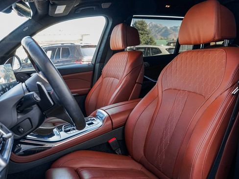 Used 2025 BMW X7 M60i image 19
