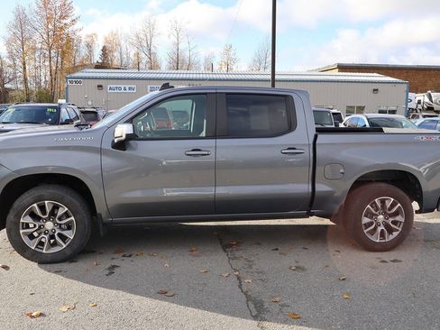 Used 2022 Chevrolet Silverado 1500 LT image 2