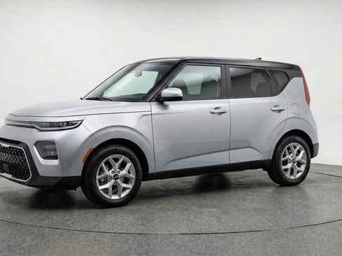 Used 2025 Kia Soul LX w/ LX Technology Package image 3