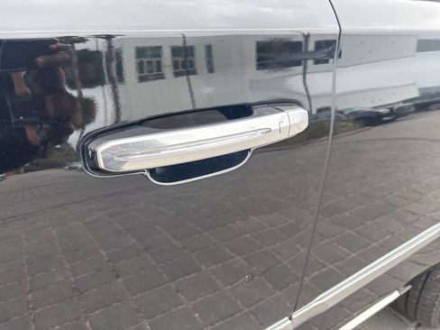 Used 2018 Cadillac Escalade Premium Luxury image 9