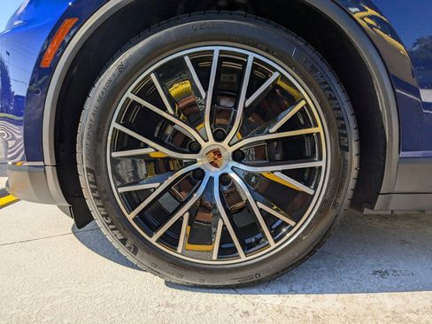 Certified 2024 Porsche Macan 4 Electric image 30