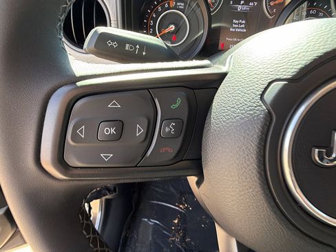 Used 2025 Jeep Gladiator Sport image 27