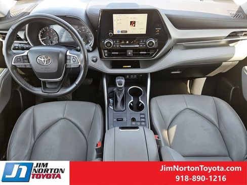 Used 2023 Toyota Highlander XLE FWD image 27