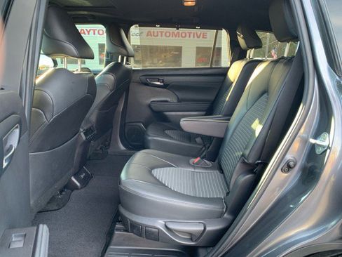 Used 2023 Toyota Highlander XSE image 11
