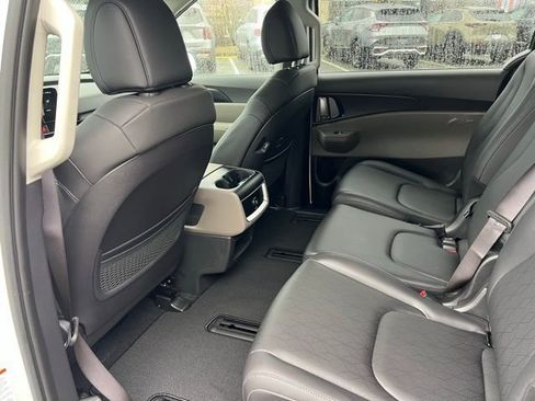 New 2026 Kia Carnival LXS FWD image 16