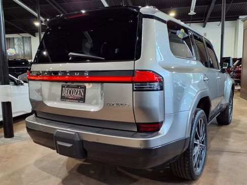 Used 2024 Lexus GX 550 w/ Cold Area Package image 6