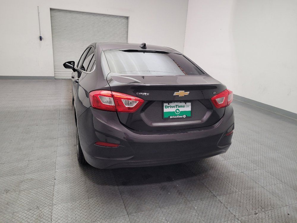 Used 2017 Chevrolet Cruze LT FWD image 6