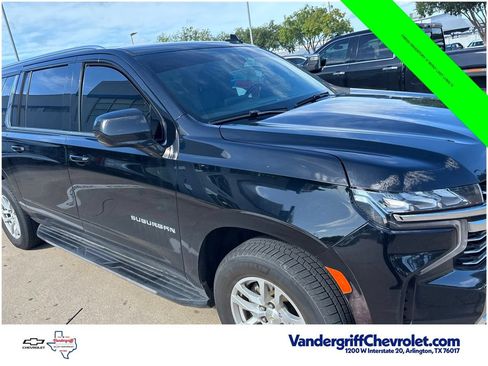 Used 2021 Chevrolet Suburban LT RWD image 3