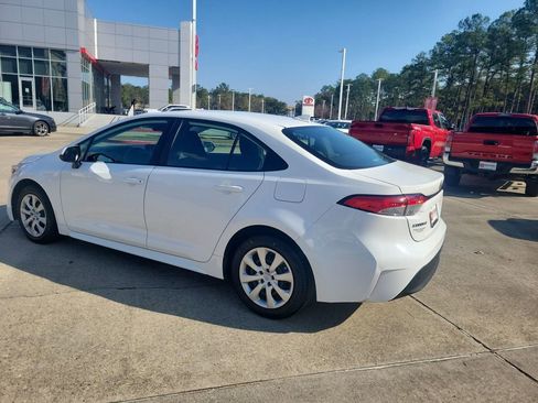 Used 2024 Toyota Corolla LE image 3
