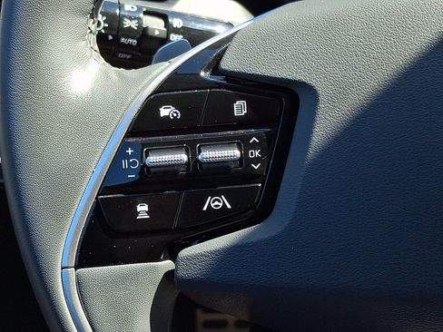 Used 2023 Kia Niro EX Touring FWD image 23