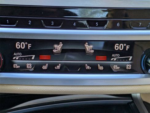 Used 2022 BMW 750i xDrive w/ Luxury Rear Seating Package image 23