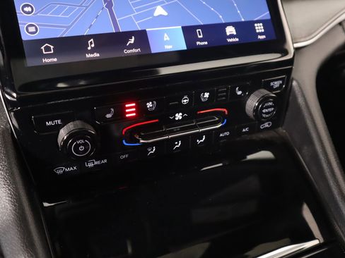 Used 2024 Jeep Grand Cherokee L Limited w/ Luxury Tech Group II image 8