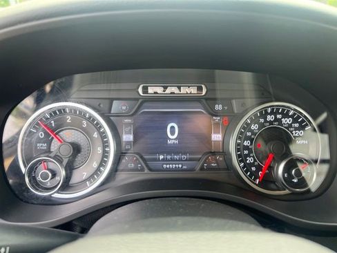 Used 2019 RAM 1500 Big Horn AWD/4WD image 11