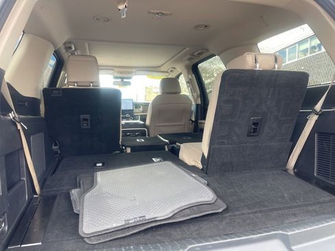 Used 2024 Ford Expedition Limited image 17