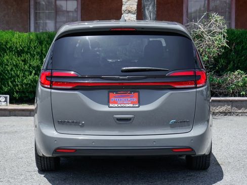 Used 2022 Chrysler Pacifica Limited w/ S Appearance Package FWD image 7