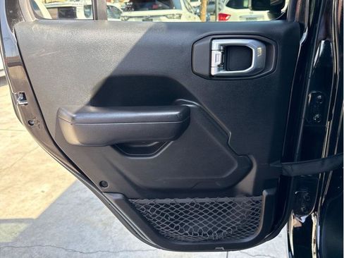 Used 2018 Jeep Wrangler Unlimited Sport S AWD/4WD image 18