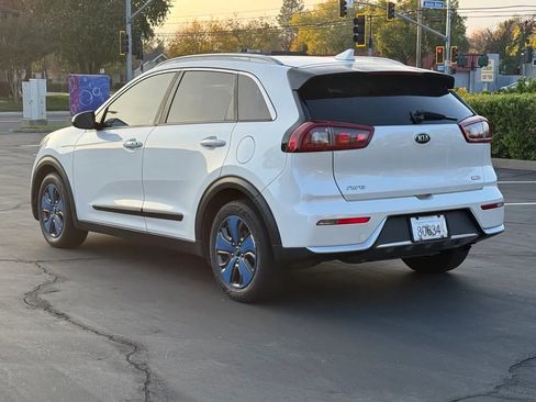 Used 2017 Kia Niro LX image 7
