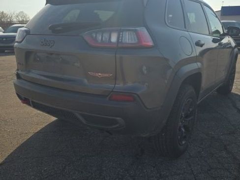 Used 2020 Jeep Cherokee Trailhawk image 4