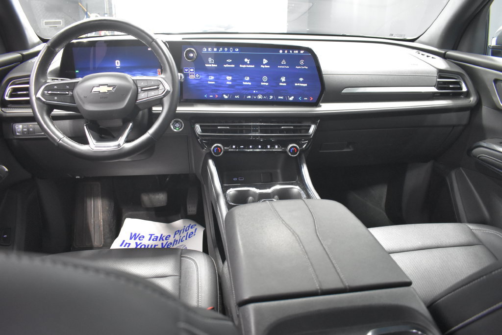 Used 2025 Chevrolet Traverse LT FWD image 13