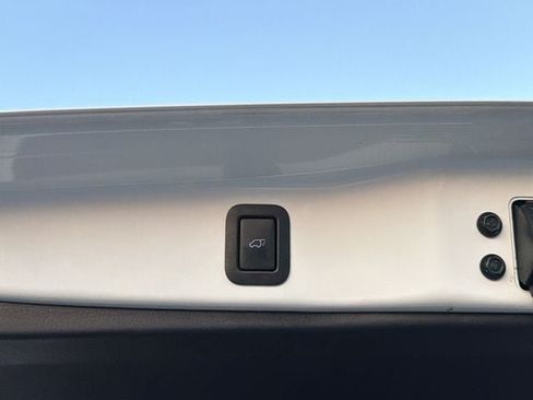 Used 2018 Toyota Highlander XLE FWD image 15