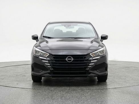 Used 2025 Nissan Versa SV image 2