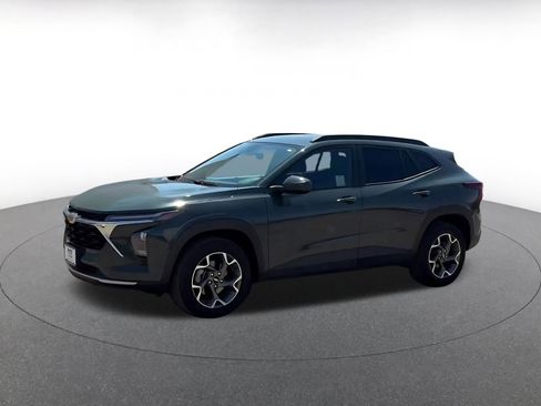 Used 2025 Chevrolet Trax LT image 8