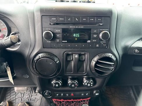 Used 2017 Jeep Wrangler Rubicon image 22