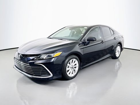 Used 2024 Toyota Camry LE w/ Convenience Package FWD image 4