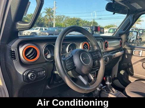 Used 2020 Jeep Gladiator Sport AWD/4WD image 11