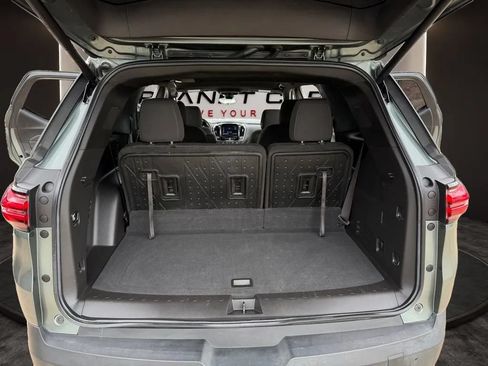 Used 2022 Chevrolet Traverse LT FWD image 19