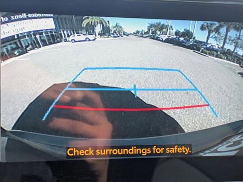 Used 2023 Toyota Highlander XLE image 11