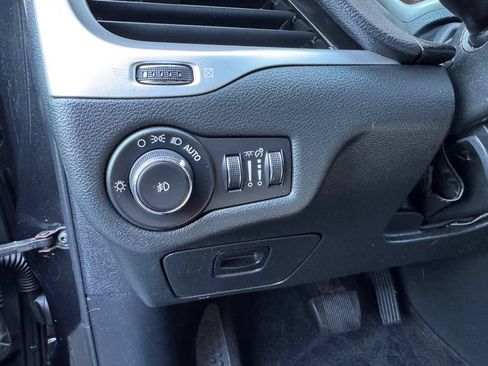 Used 2015 Jeep Cherokee Latitude w/ Cold Weather Group AWD/4WD image 12