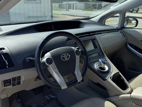 Used 2011 Toyota Prius Four w/ Solar Roof Pkg FWD image 2
