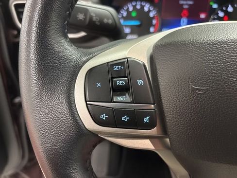 Used 2023 Ford Explorer XLT w/ Equipment Group 202A AWD/4WD image 18