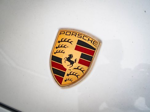 Certified 2023 Porsche Cayenne Platinum Edition image 17
